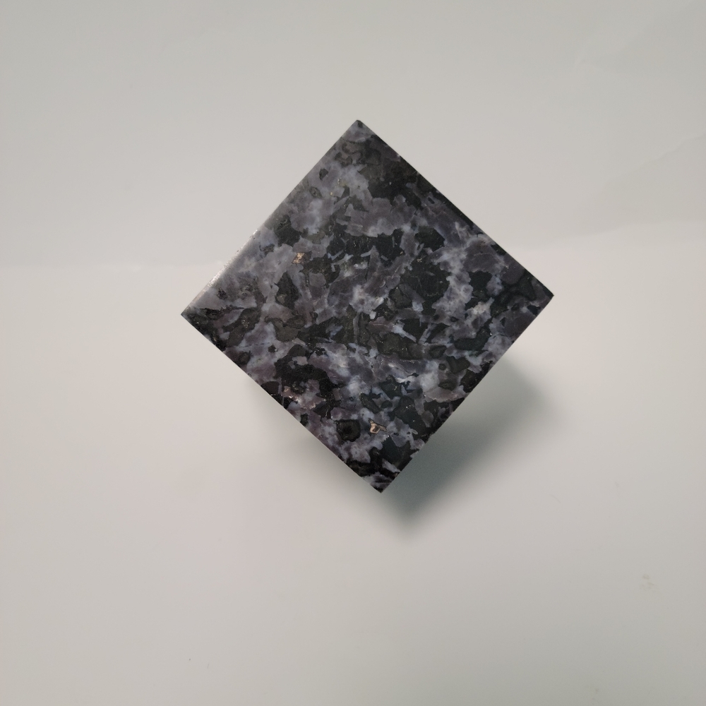 Cube crystal